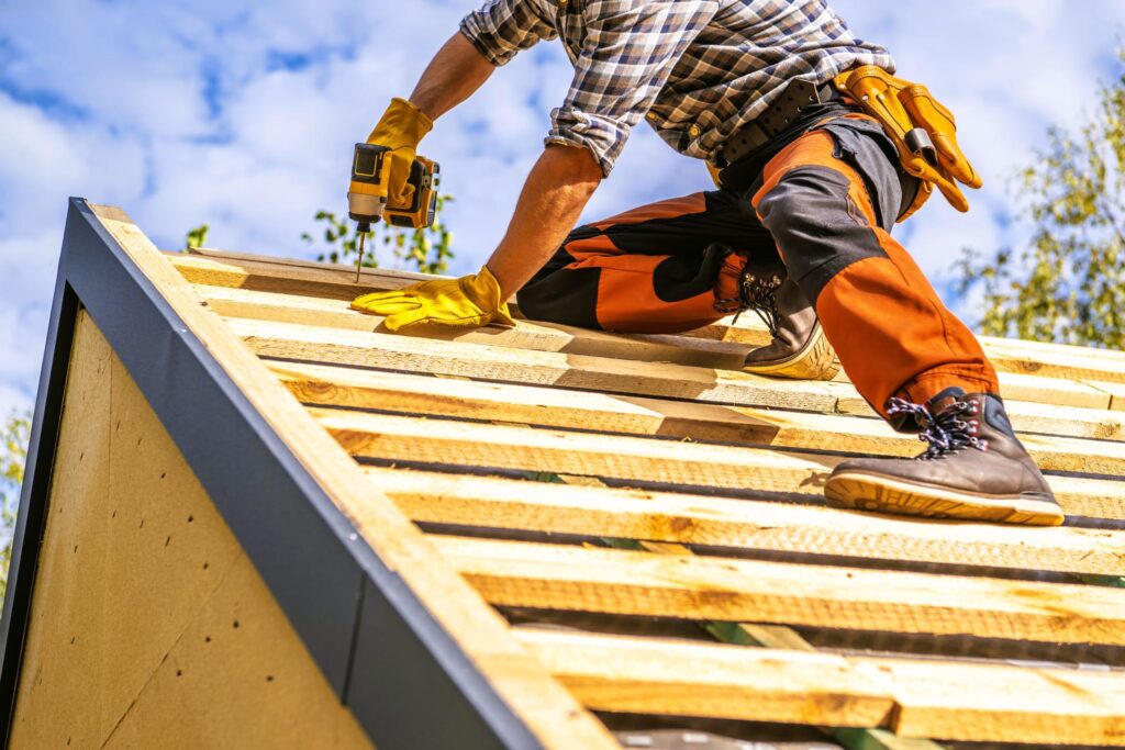 roofing-contractor-installing a roof