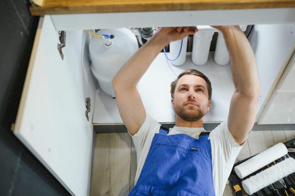 plumber change the water filter plumber-change-the-water-filter